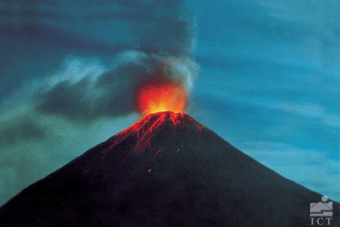 Volcan Arenal en erruption (© ICT (Institut Costaricien de Tourisme))