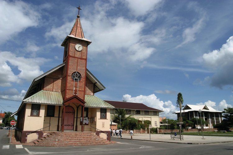 Saint-Laurent-Du-Maroni - Guide de voyage & touristique à SAINT-LAURENT-DU-MARONI - Guyane