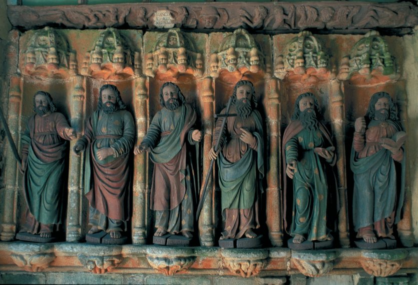 <p>Les 12 apôtres de l'église de Treffrin</p>
