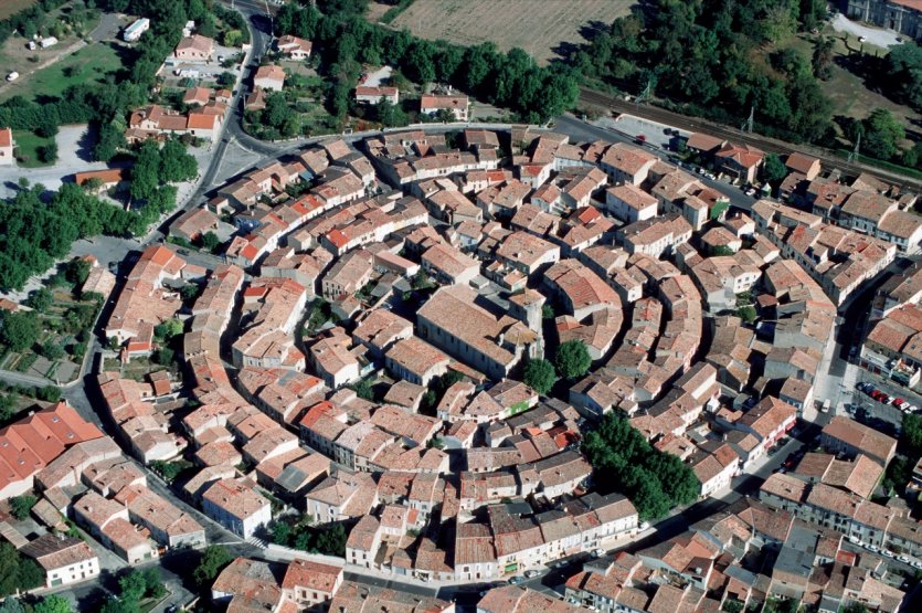 <p>La bastide de Bram, vue du ciel</p>