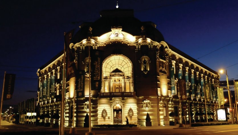 <p>L'ancien bâtiment de la banque coopérative à Savamala.</p>