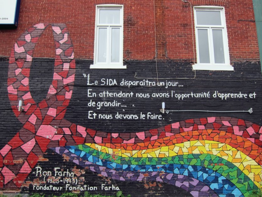 <p>Fresque dédiée aux victimes du SIDA, dans le quartier gay du Village.</p>