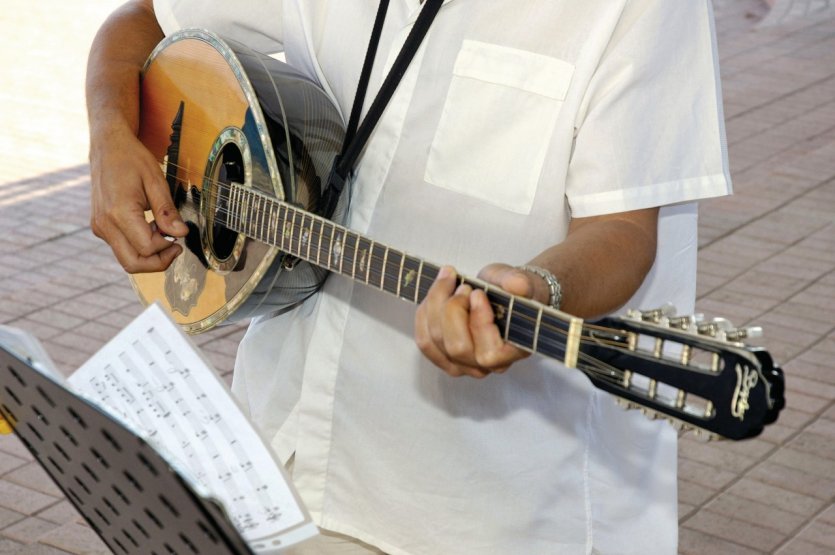Joueur de bouzouki.