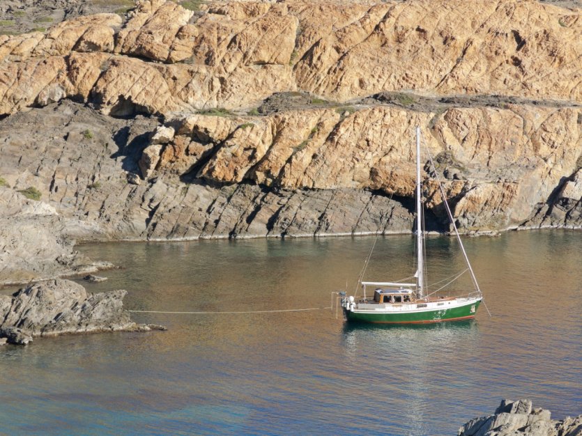 Bateau dans le Cap de Creus.