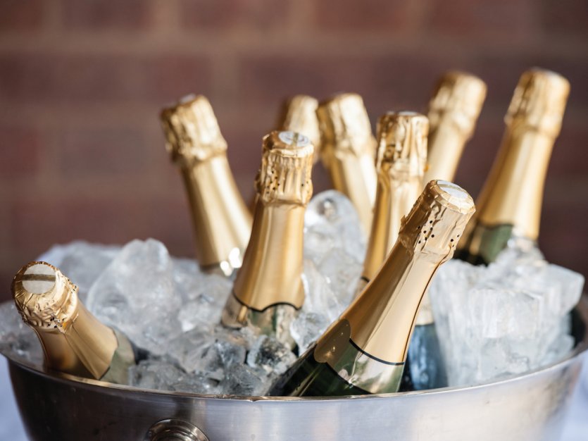 Le guide thématique Petit Futé AMATEUR DE CHAMPAGNE Servir et déguster