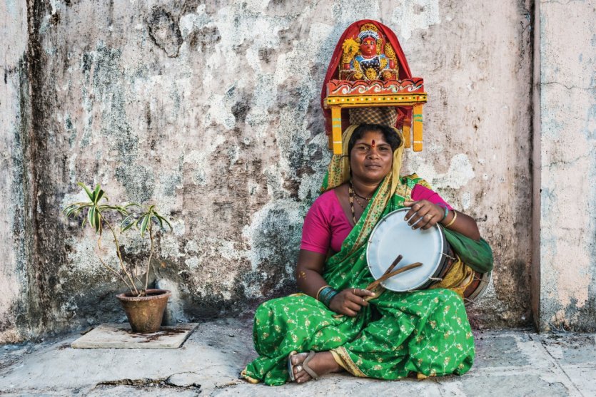 <p>Musicienne dans les rues de Bombay.</p>