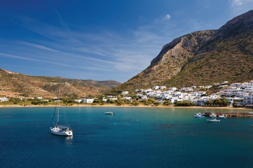 <p>La baie de Kamares.</p>
