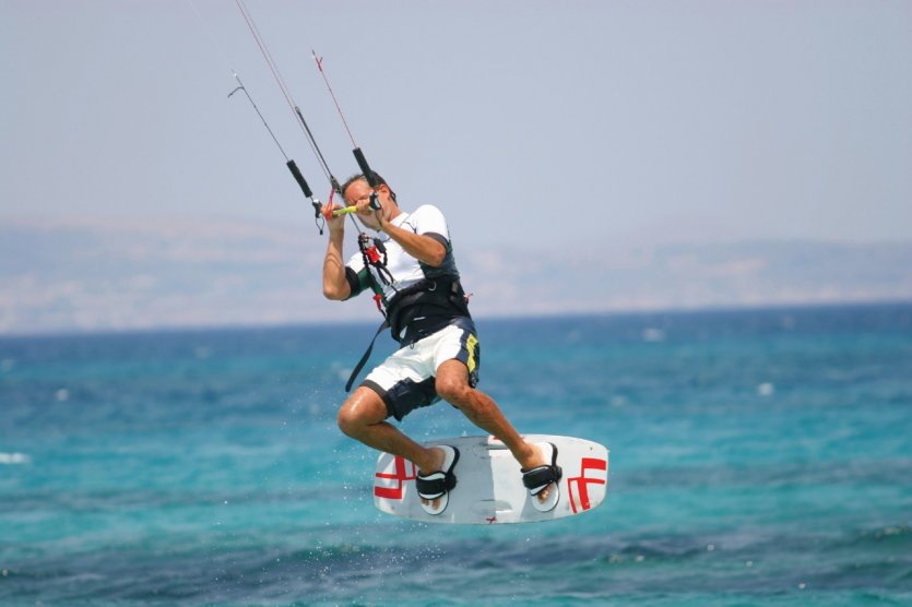 <p>Kite surf.</p>
