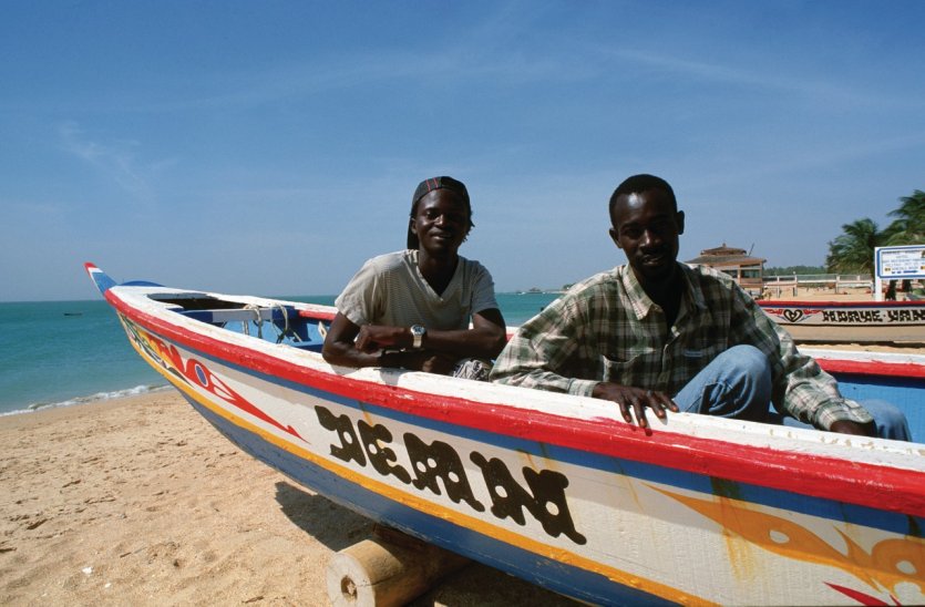 <p>Pêcheurs sur la plage de Saly-Portudal.</p>