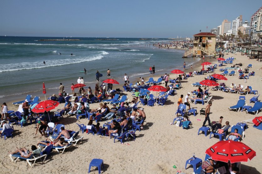 Les plages le long de la promenade Shlomo Lahat.
