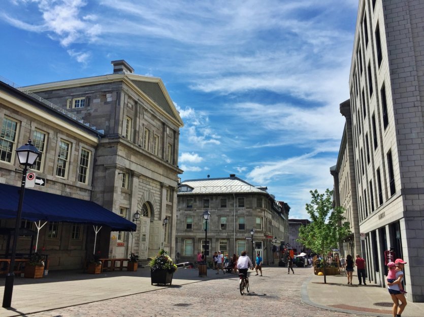 Rue Saint-Paul dans le Vieux-Montréal.