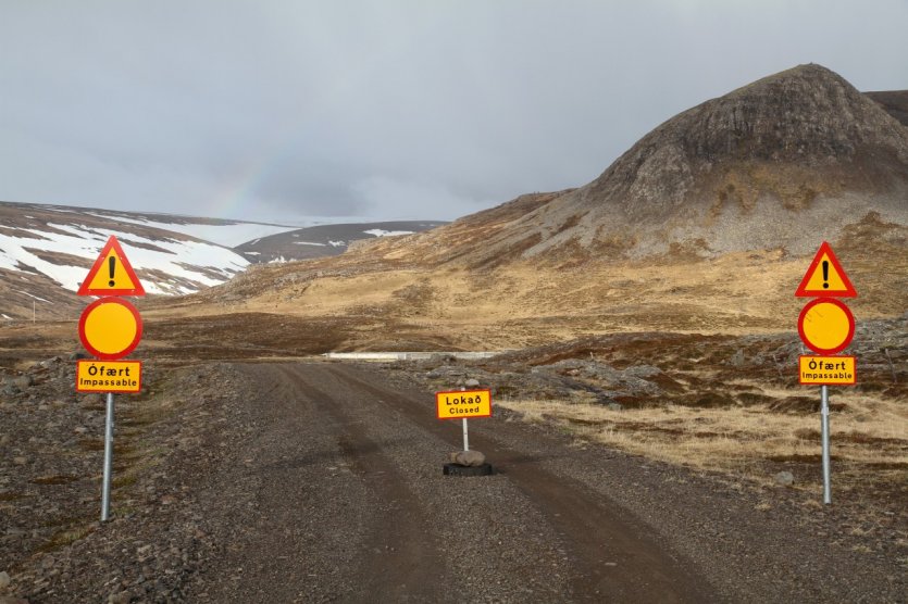 <p>Certaines routes restent interdites une longue partie de l'année dans le Nord-Ouest.</p>