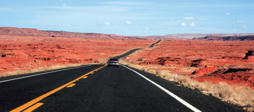 Au coeur du Painted Desert la route s'étend à perte de vue.