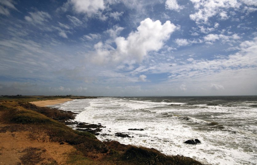 Les vagues de l'océan à Larmor-Plage.