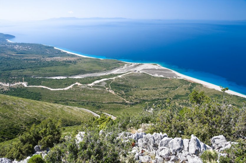 Vue panoramique sur la côte albanaise.