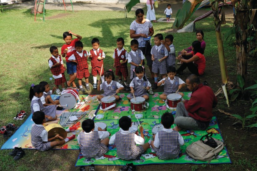 <p>École de musique en plein air.</p>