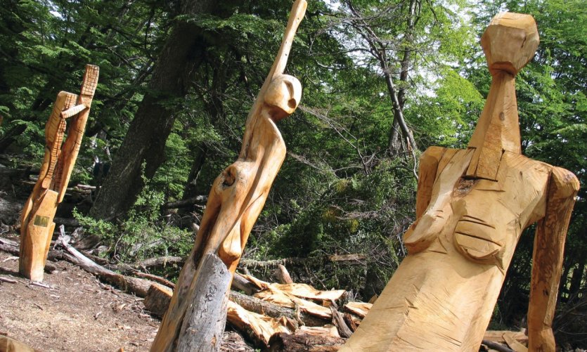 <p>Esculturas de madera, el bosque tallado.</p> <p>Esculturas de madera, el bosque tallado.</p>