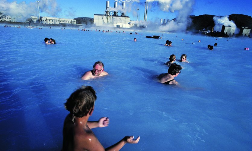 <p>Baignade dans les eaux du Lagon Bleu.</p> <p>Baignade dans les eaux du Lagon Bleu.</p>