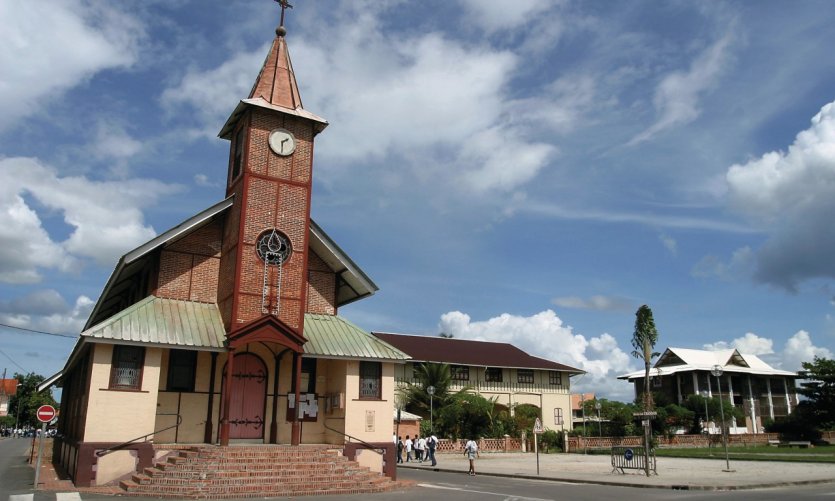 <p>Église de Saint-Laurent-du-Maroni.</p> <p>Église de Saint-Laurent-du-Maroni.</p>