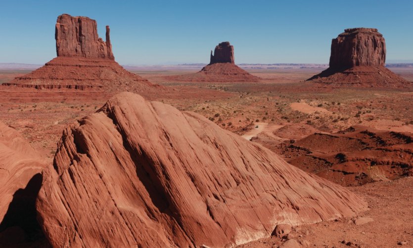 Panorama sur la West Mitten Butte, l'East Mitten Butte et la Merick Butte. Panorama sur la West Mitten Butte, l'East Mitten Butte et la Merick Butte.