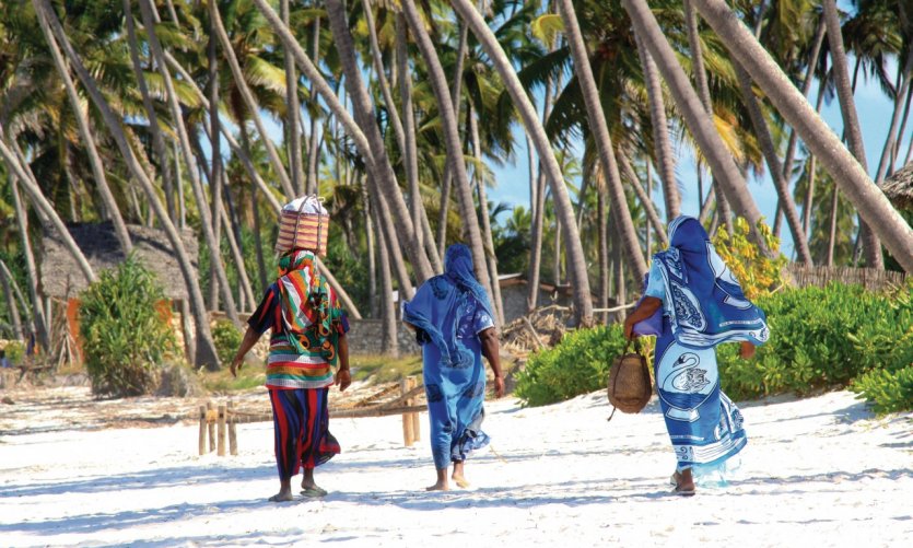 <p>Femmes de Zanzibar sur une plage de sable.</p> <p>Femmes de Zanzibar sur une plage de sable.</p>