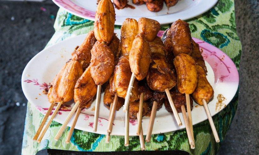 Le turon est un dessert très apprécié aux Philippines. Le turon est un dessert très apprécié aux Philippines.