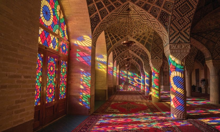 <p>Jeux de lumières et vitraux dans la mosquée Nasir-al-Molk</p> <p>Jeux de lumières et vitraux dans la mosquée Nasir-al-Molk</p>