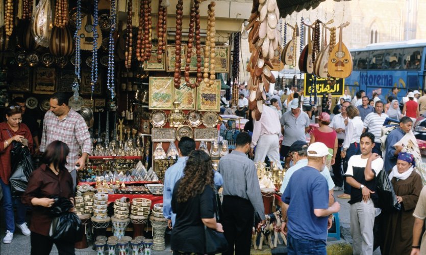 Commerces du quartier Khan el-Khalili. Commerces du quartier Khan el-Khalili.