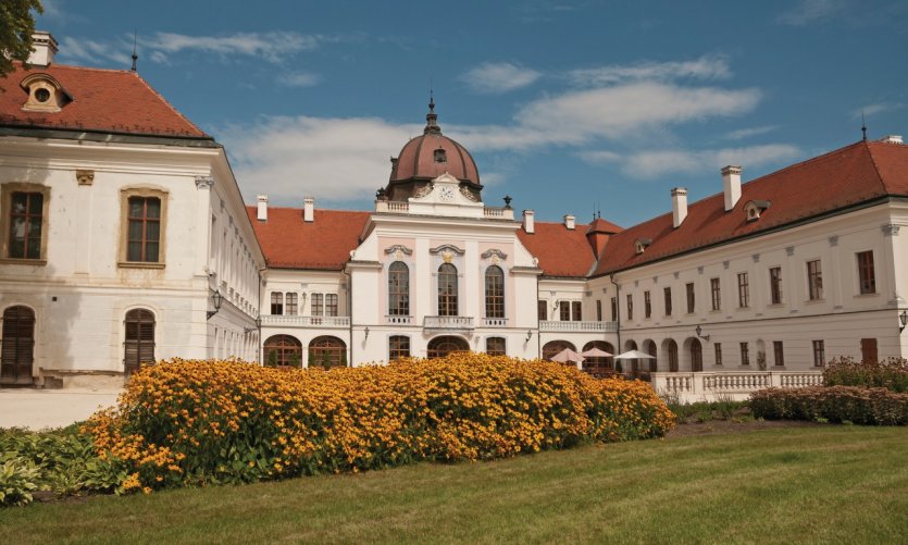 Château royal de Gödöllő. Château royal de Gödöllő.
