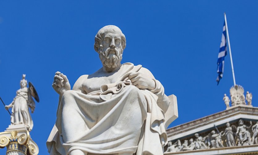 Statue de Platon devant l'académie des sciences d'Athènes. Statue de Platon devant l'académie des sciences d'Athènes.