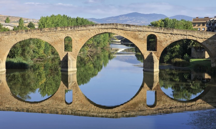 <p>Romanesque bridge in Puente la Reina.</p> <p>Romanesque bridge in Puente la Reina.</p>