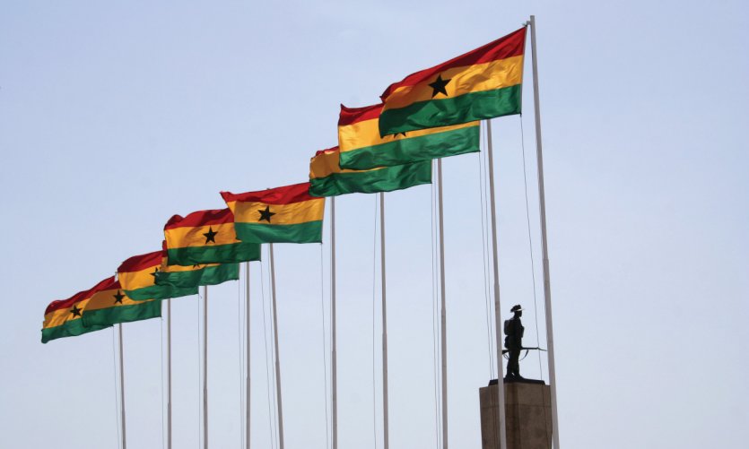 Drapeaux ghanéens flottant dans la ville d'Accra. Drapeaux ghanéens flottant dans la ville d'Accra.