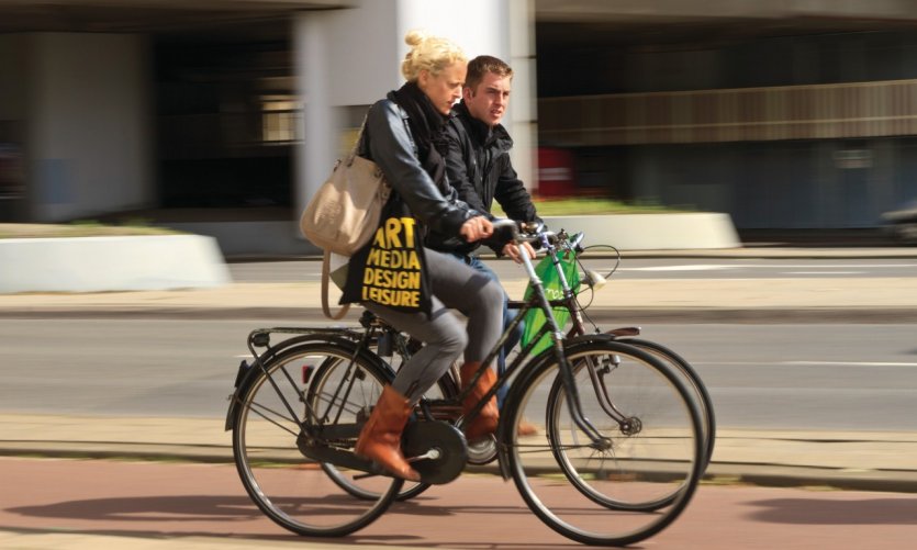 La bicicleta es un modo de transporte muy local. La bicicleta es un modo de transporte muy local.