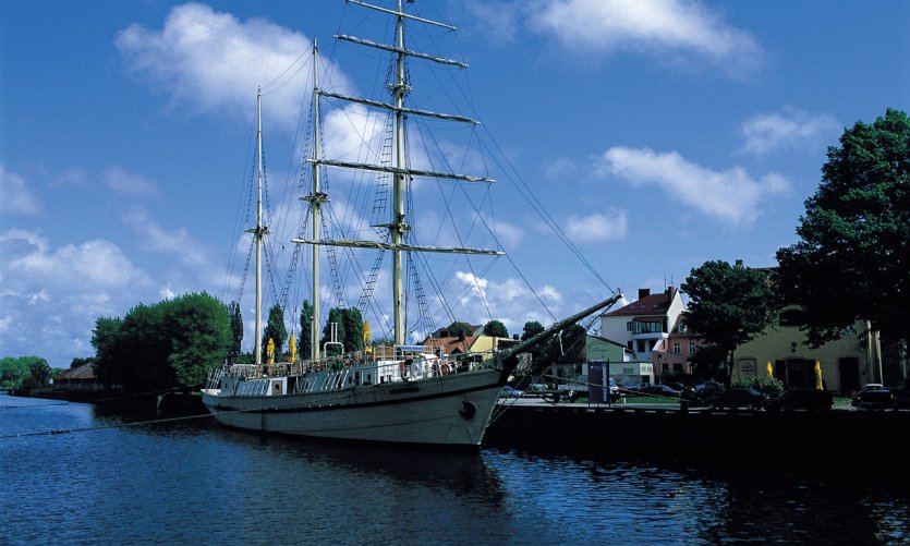 Klaipėda est partagée par la rivière Dané. Klaipėda est partagée par la rivière Dané.