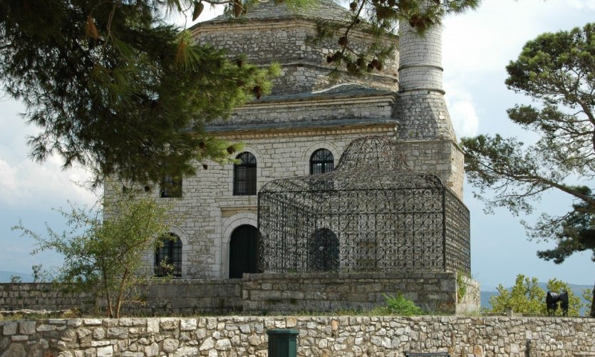 Le tombeau d'Ali Pacha. Le tombeau d'Ali Pacha.