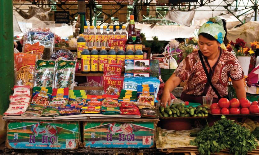 On trouve de tout au bazar d'Osh, lieu incontournable de la vie locale à Bichkek On trouve de tout au bazar d'Osh, lieu incontournable de la vie locale à Bichkek