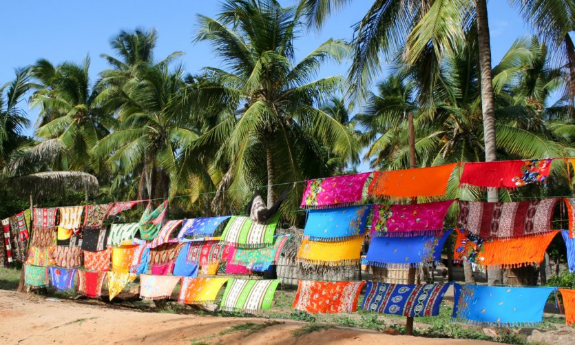 Vente de sarongs sur la plage d'Inhambane. Vente de sarongs sur la plage d'Inhambane.