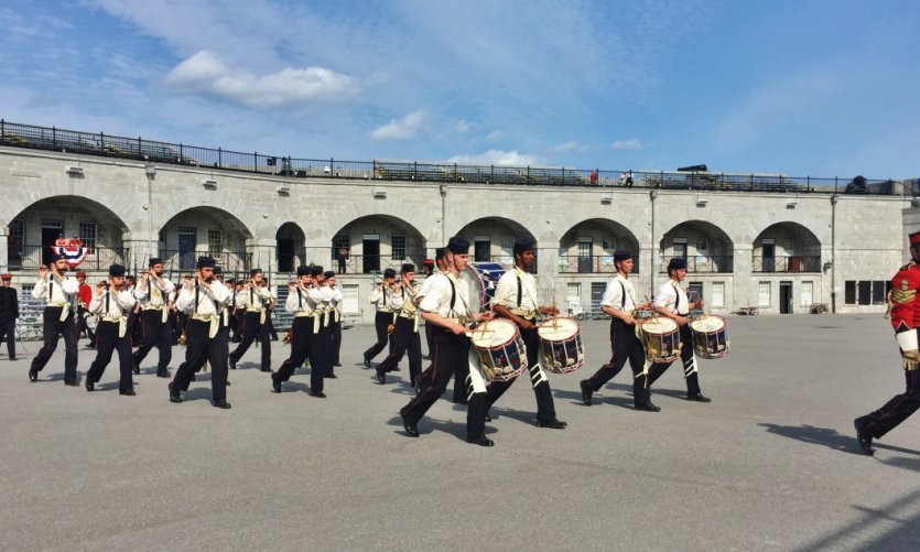 <p>Répétition pour le Sunset Ceremony à Fort Henry.</p> <p>Répétition pour le Sunset Ceremony à Fort Henry.</p>