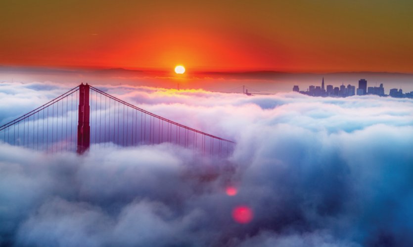 Le Golden Gate Bridge dans la brume matinale de San Fransisco. Le Golden Gate Bridge dans la brume matinale de San Fransisco.