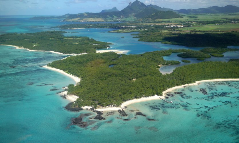 <p>Ile aux Cerfs.</p> <p>Ile aux Cerfs.</p>