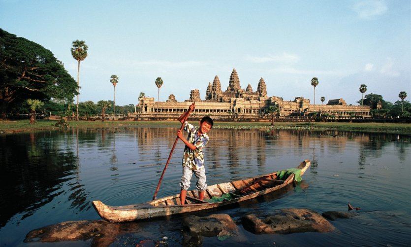 Devant le temple d'Angkor Wat. Devant le temple d'Angkor Wat.