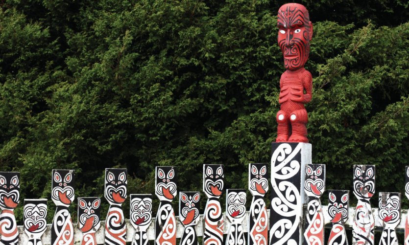 Statues maories à Rotorua. Statues maories à Rotorua.