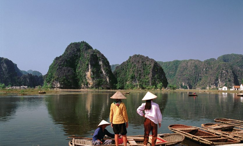 Tam Coc, ancien repère des rois de la dynastie Dinh. Tam Coc, ancien repère des rois de la dynastie Dinh.