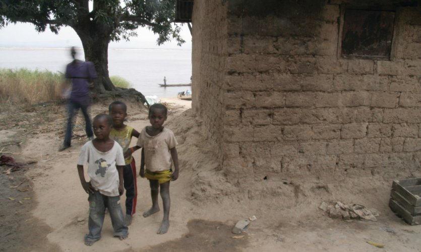 L'île Mbamou. L'île Mbamou.