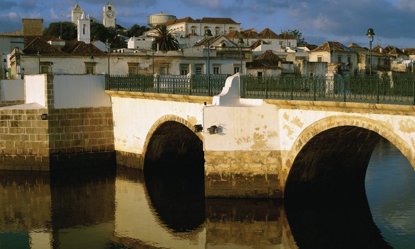 Pont romain à Tavira. Pont romain à Tavira.