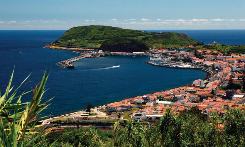 Port de Horta, île de Faial. Port de Horta, île de Faial.