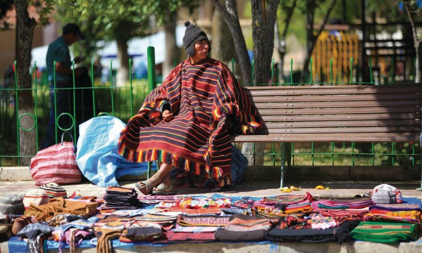 <p>Les vendeurs d'artisanat et de textiles du marché de Tarabuco.</p> <p>Les vendeurs d'artisanat et de textiles du marché de Tarabuco.</p>