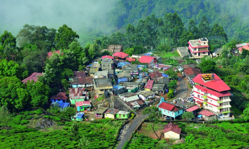 <p>Vue sur la région de Munnar depuis le circuit à travers les plantations de thé</p> <p>Vue sur la région de Munnar depuis le circuit à travers les plantations de thé</p>