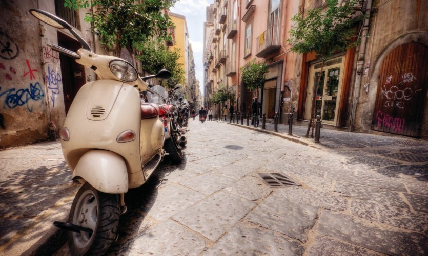Dans les rues de Naples. Dans les rues de Naples.
