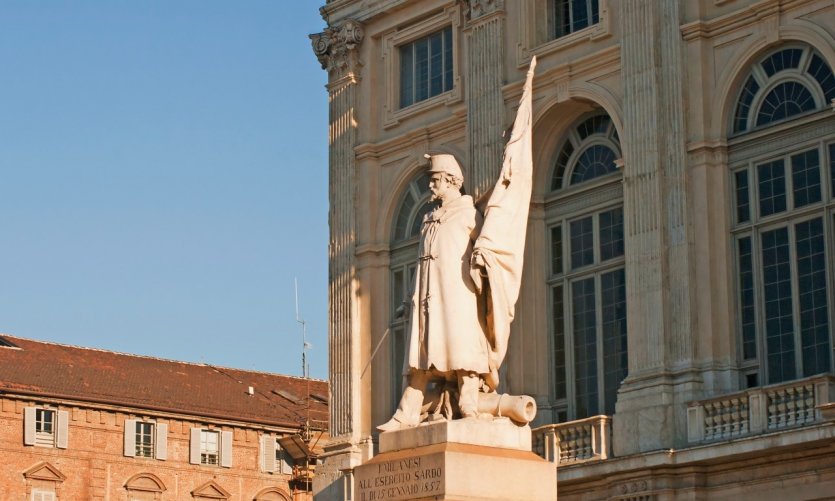 <p>Statue Alfiere dell' Esercito Sardo à Turin.</p> <p>Statue Alfiere dell' Esercito Sardo à Turin.</p>